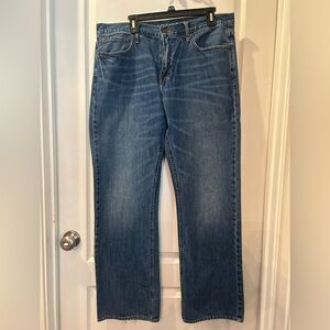1 pair of blue jeans used